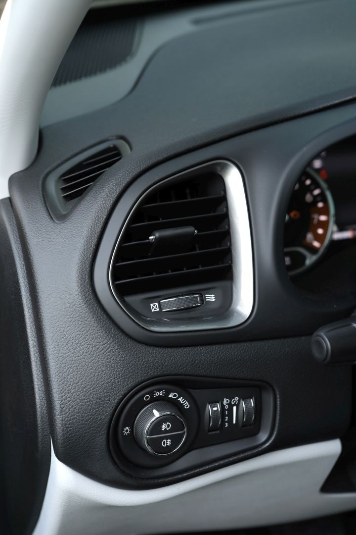 Jeep Renegade photo 87