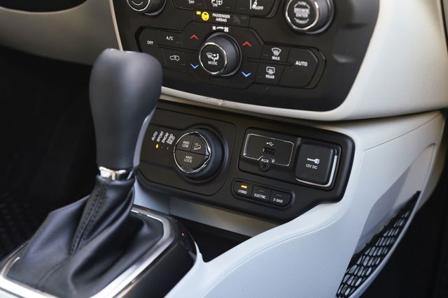 Jeep Renegade photo 98