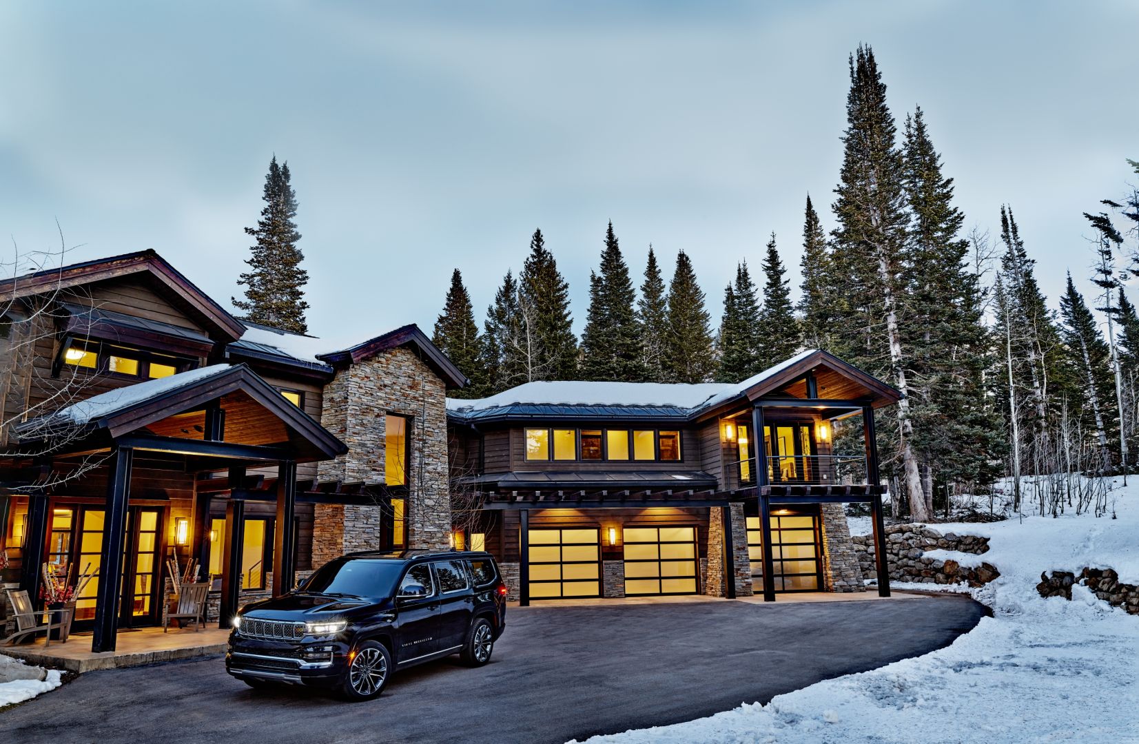 Jeep Wagoneer photo 2