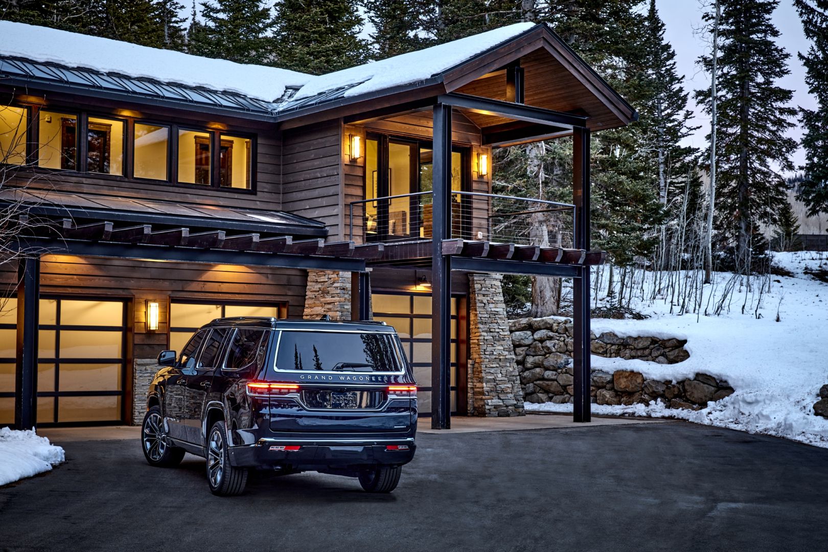 Jeep Wagoneer photo 4