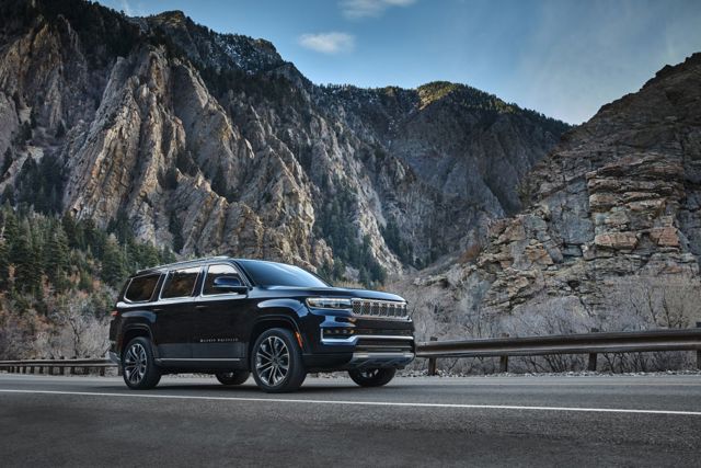 Jeep Wagoneer photo 7