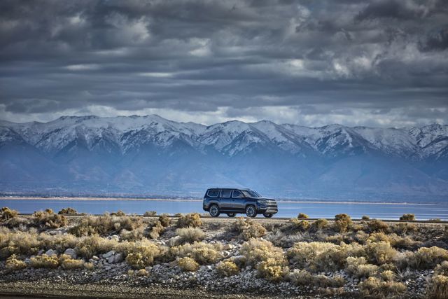 Jeep Wagoneer photo 10