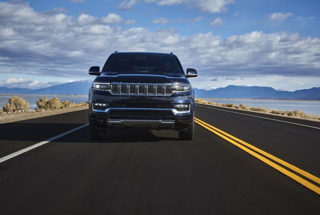Jeep Wagoneer photo 13