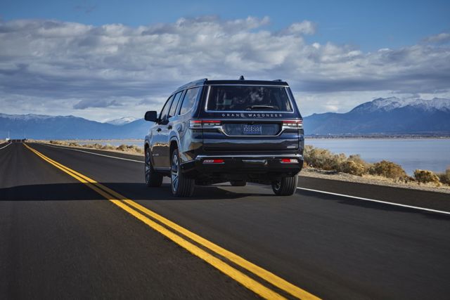 Jeep Wagoneer photo 14