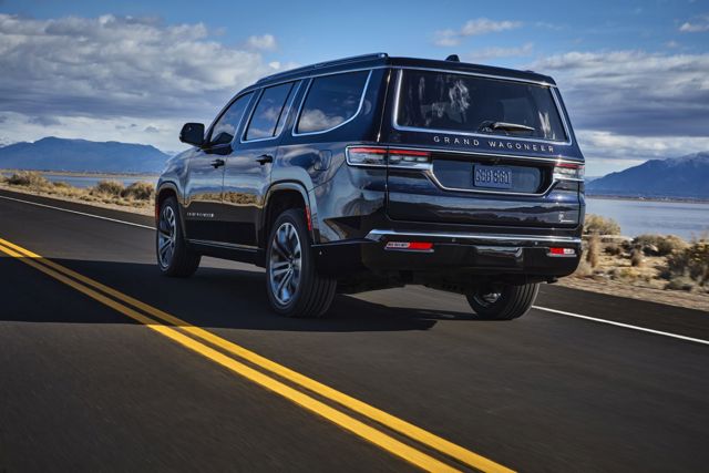 Jeep Wagoneer photo 15
