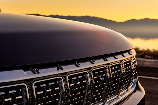 Jeep Wagoneer photo 33