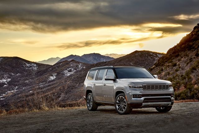 Jeep Wagoneer photo 38