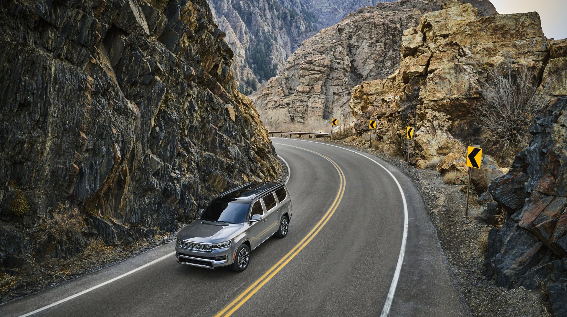 Jeep Wagoneer photo 39