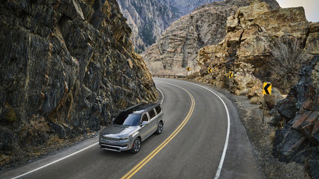 Jeep Wagoneer photo 39