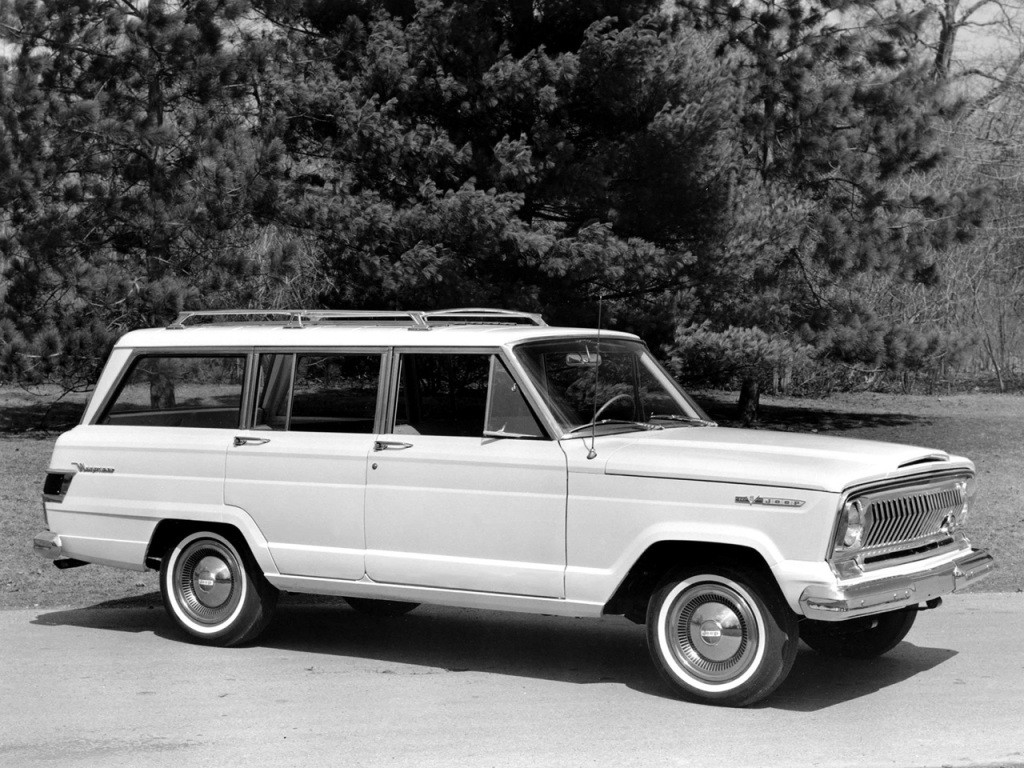 Jeep Wagoneer photo 7