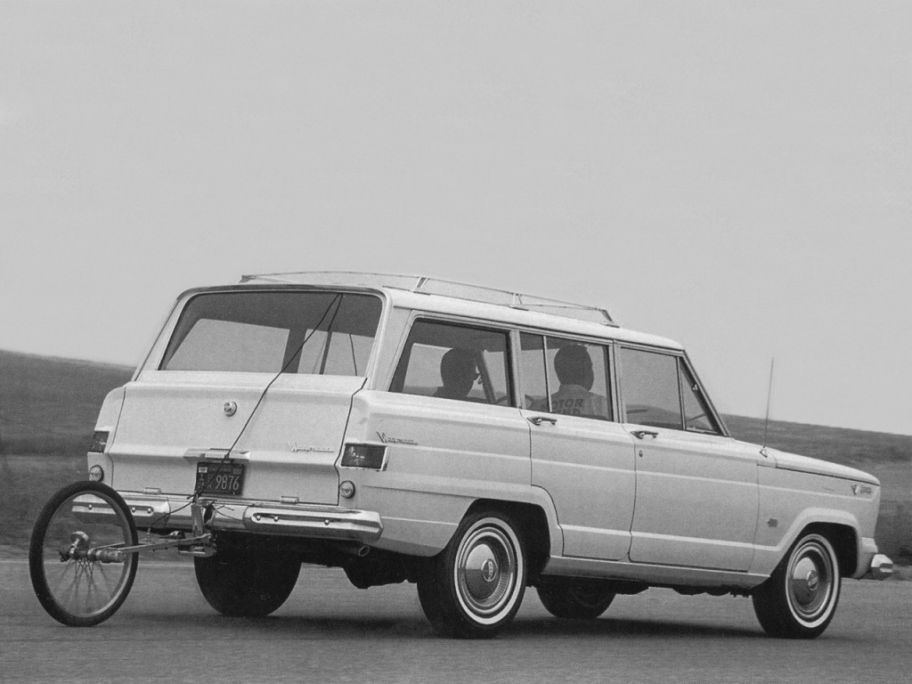 Jeep Wagoneer photo 11