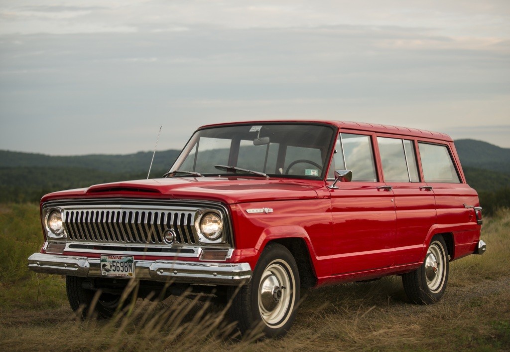 Jeep Wagoneer photo 15