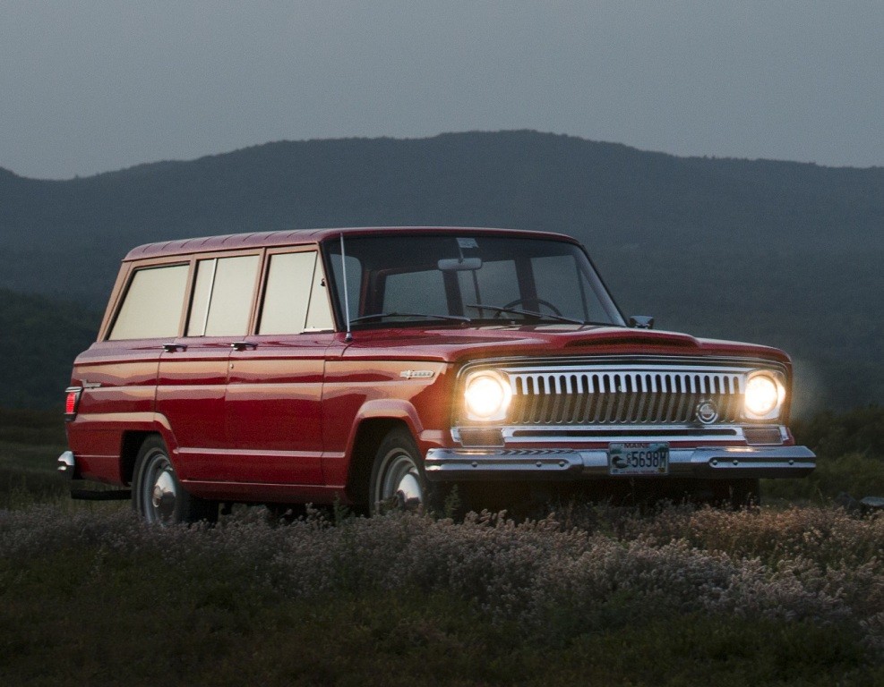 Jeep Wagoneer photo 19