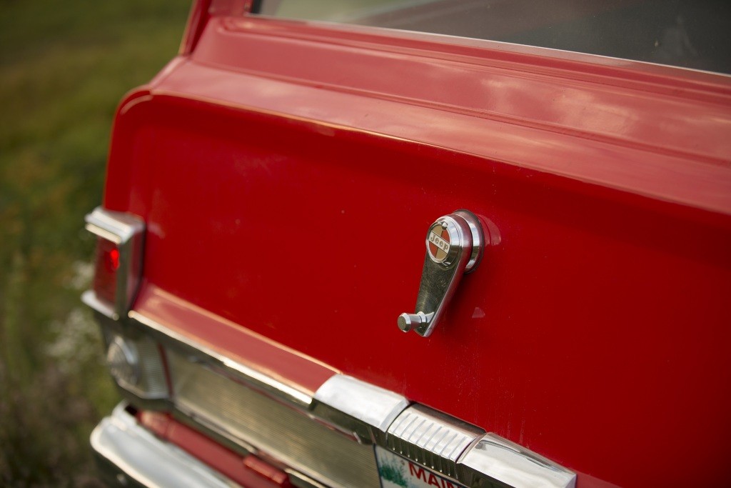 Jeep Wagoneer photo 20