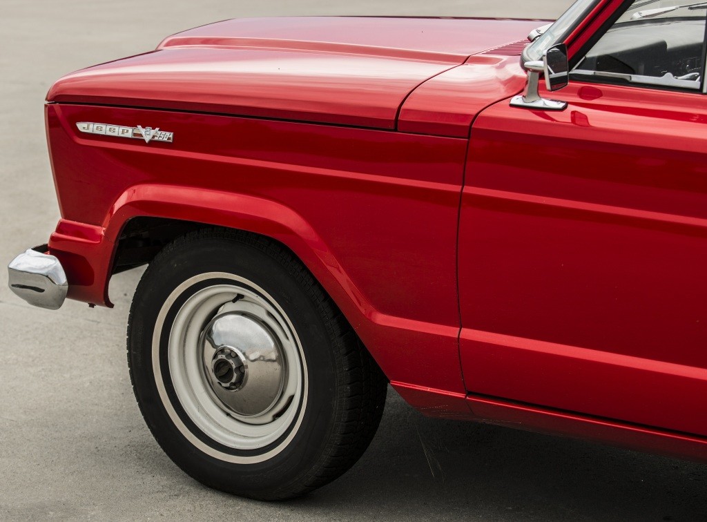 Jeep Wagoneer photo 22