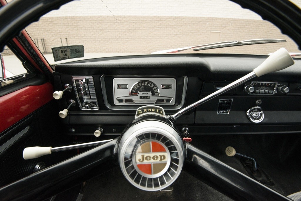 Jeep Wagoneer photo 27