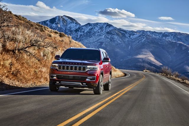 Jeep Wagoneer photo 12