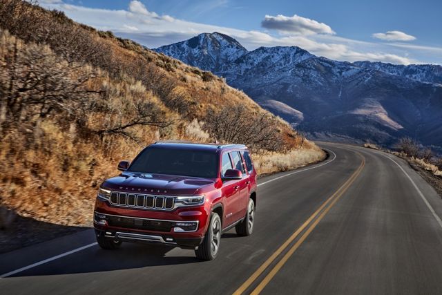 Jeep Wagoneer photo 13