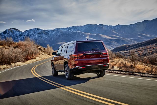 Jeep Wagoneer photo 14