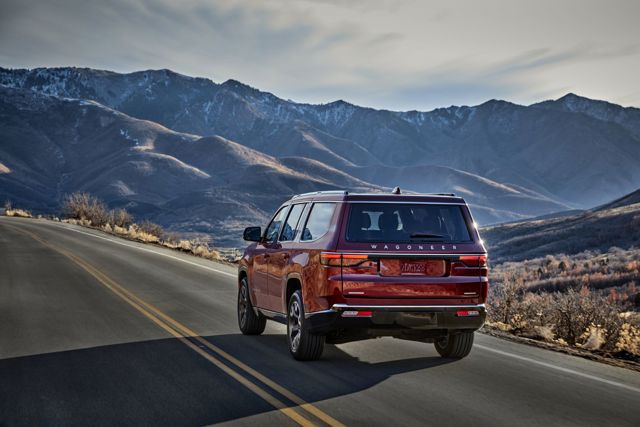 Jeep Wagoneer photo 15