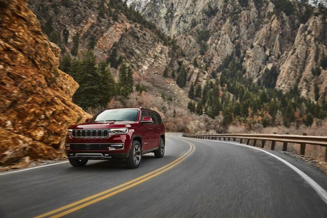 Jeep Wagoneer photo 16