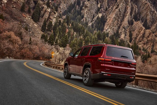 Jeep Wagoneer photo 17