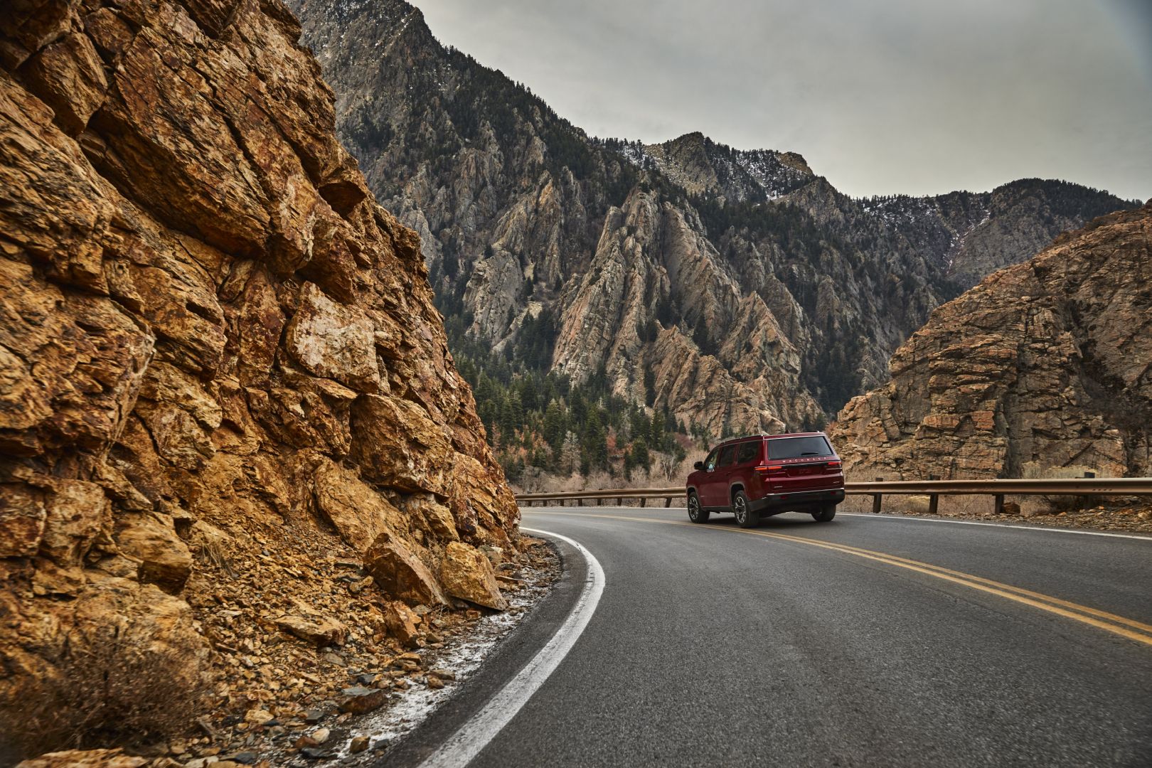 Jeep Wagoneer photo 20