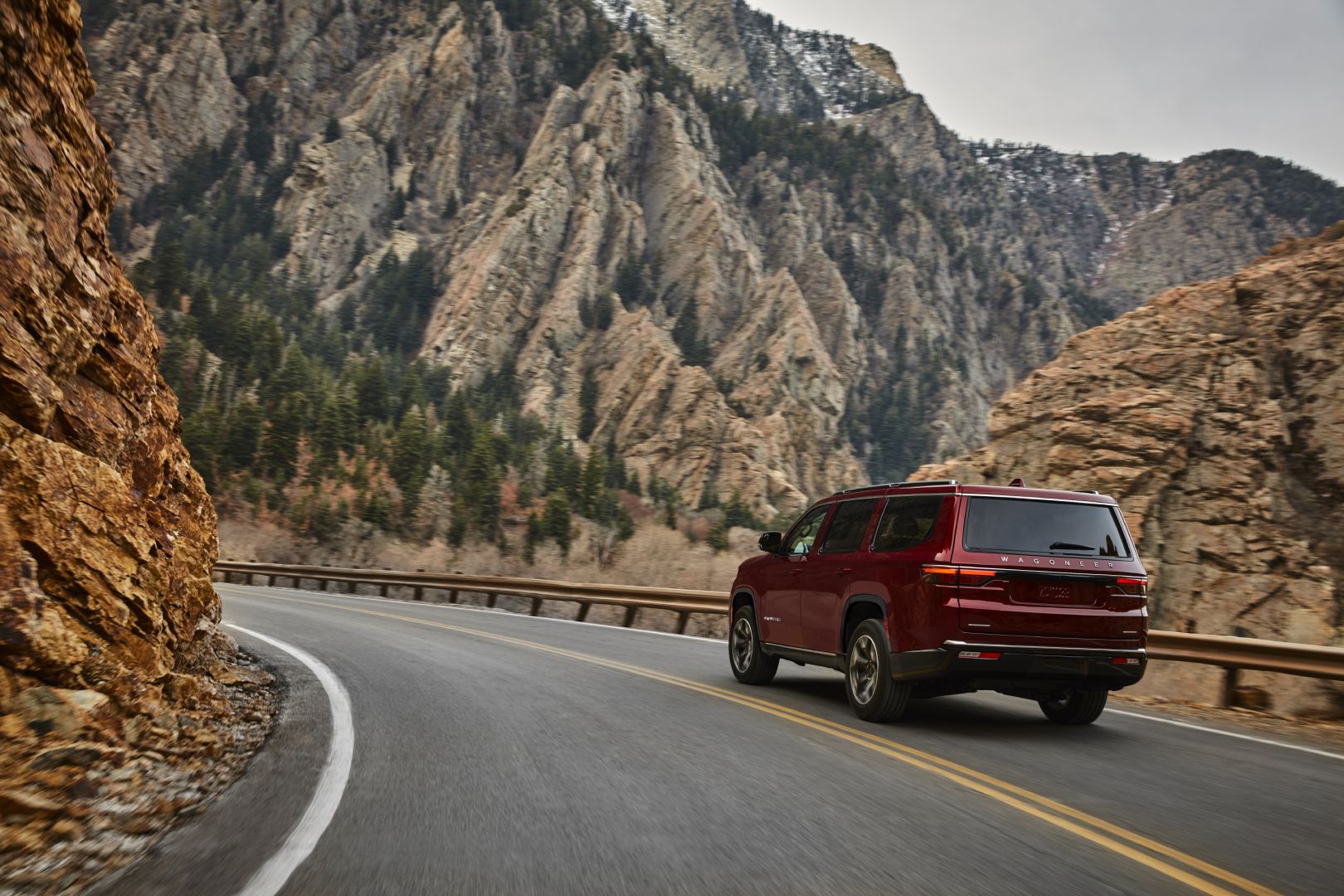 Jeep Wagoneer photo 21