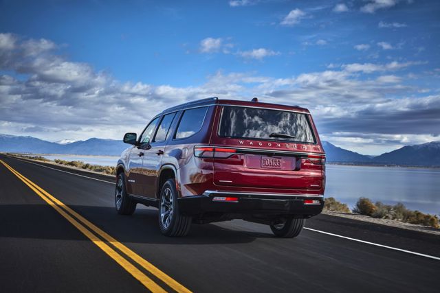 Jeep Wagoneer photo 24