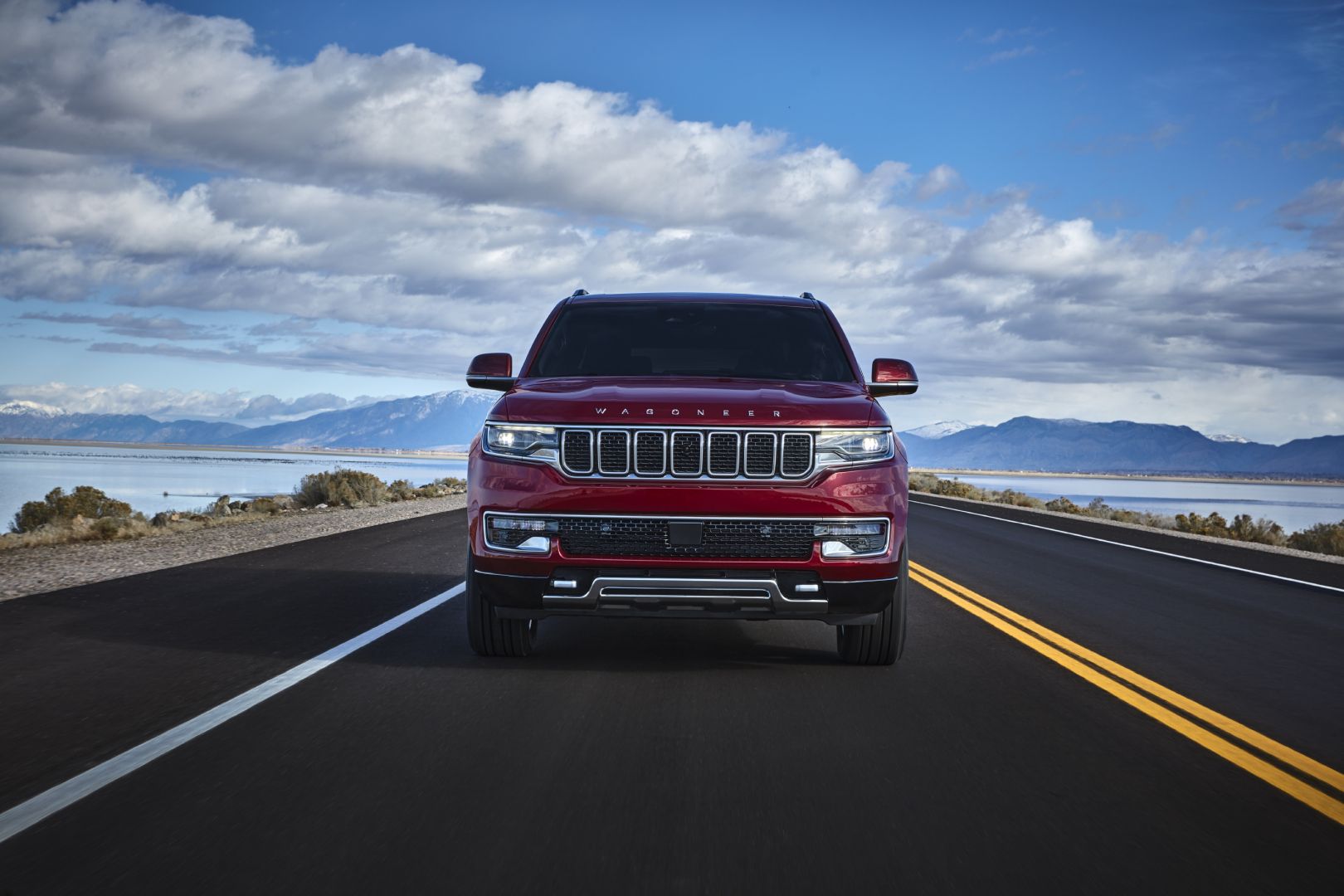 Jeep Wagoneer photo 25