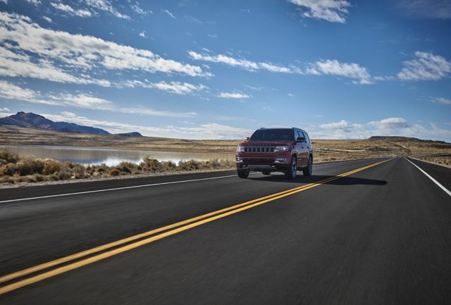 Jeep Wagoneer photo 27