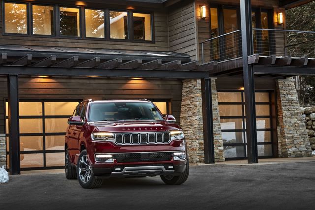 Jeep Wagoneer photo 3