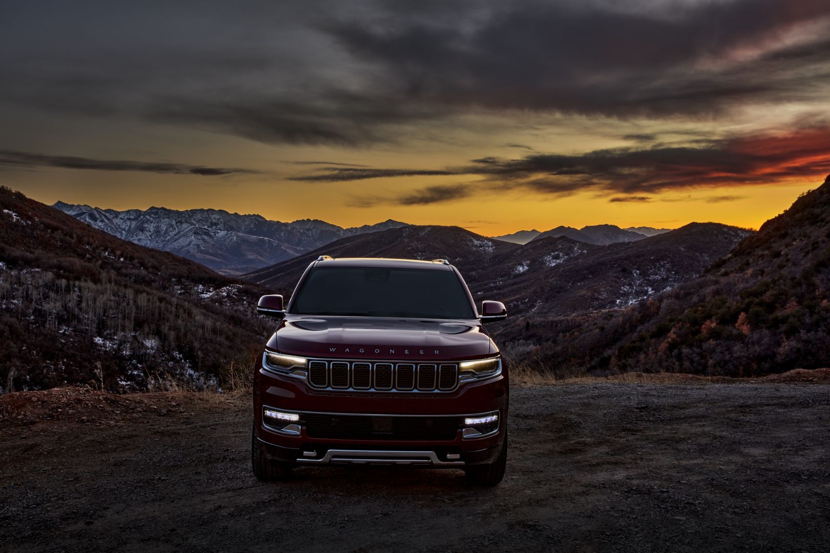 Jeep Wagoneer photo 32