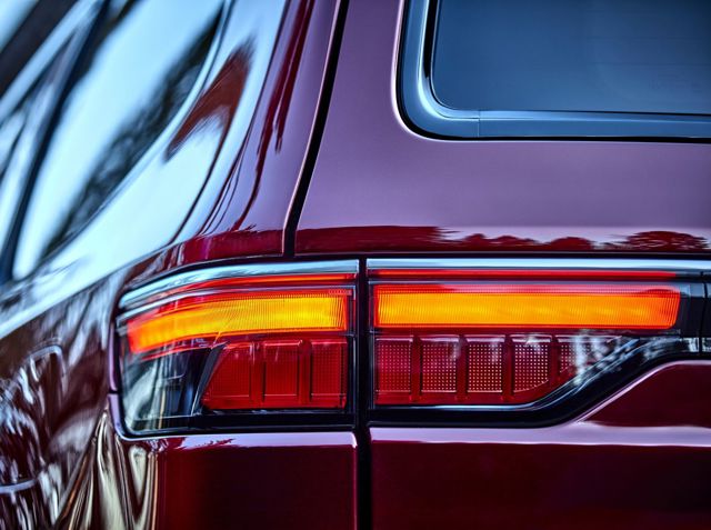 Jeep Wagoneer photo 38