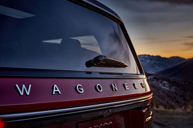 Jeep Wagoneer photo 40