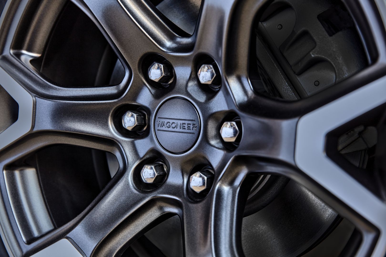 Jeep Wagoneer photo 41