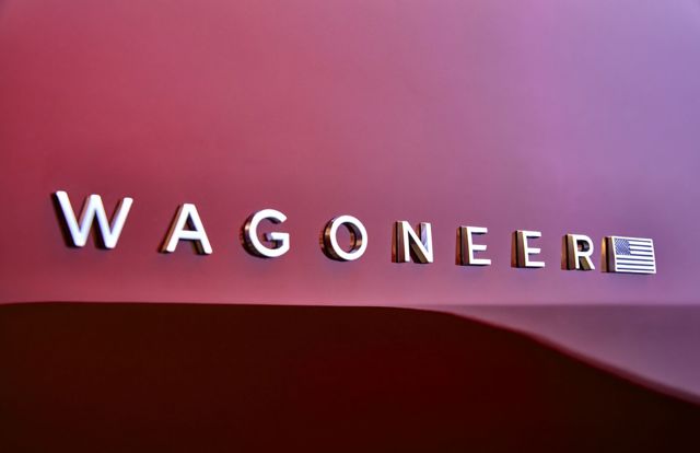 Jeep Wagoneer photo 42