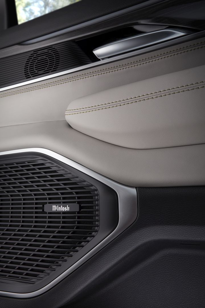 Jeep Wagoneer photo 49