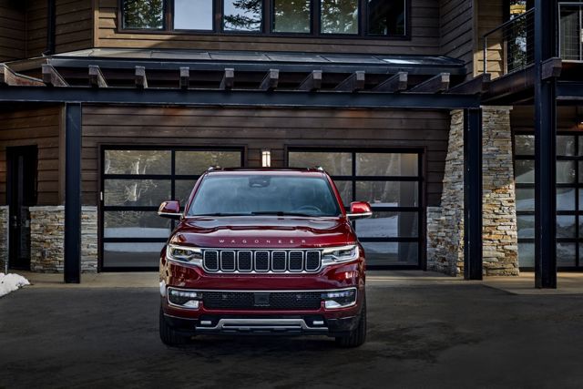 Jeep Wagoneer photo 9