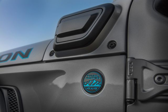 Jeep Wrangler photo 12
