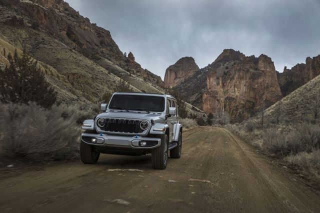 Jeep Wrangler photo 12