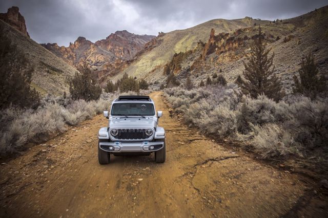 Jeep Wrangler photo 13