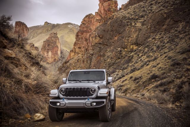 Jeep Wrangler photo 14