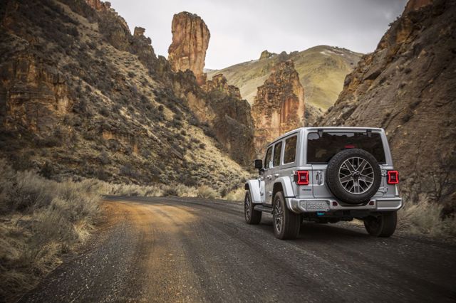 Jeep Wrangler photo 16