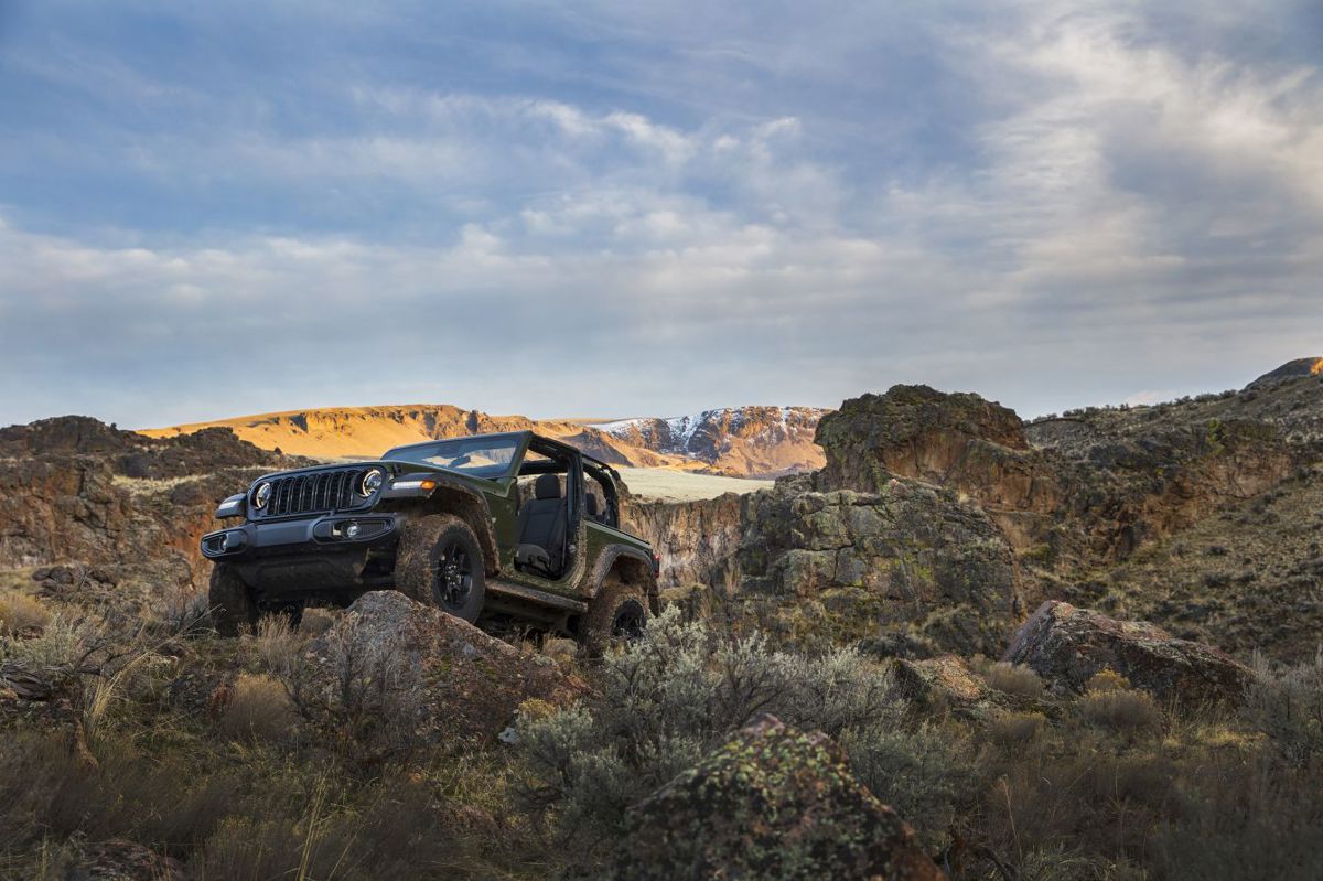 Jeep JEEP Wrangler 3.8L V6 4AT AWD (198 HP)