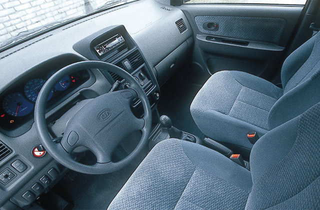 Kia Carens photo 10