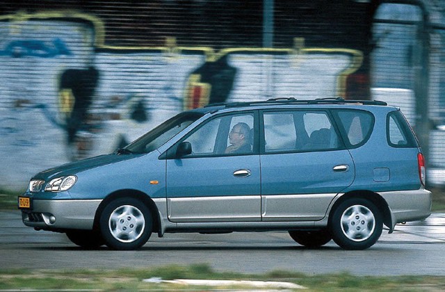 Kia Carens photo 7