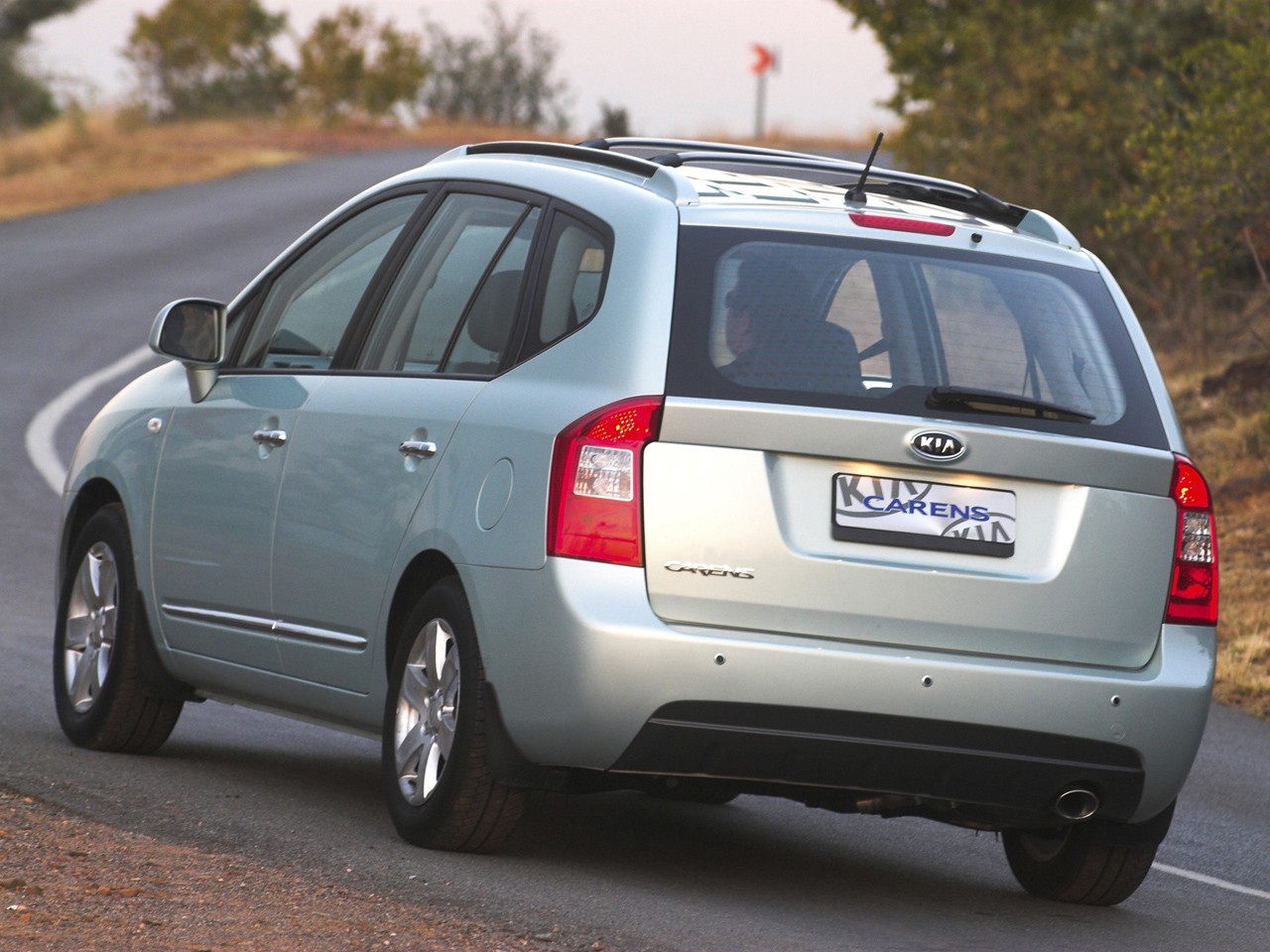 Kia Carens photo 18