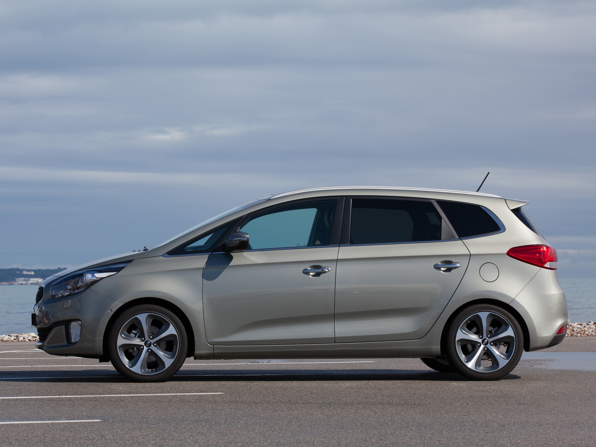 Kia Carens photo 35
