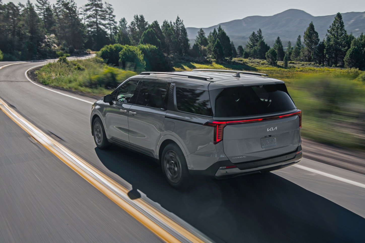 Kia Carnival / Sedona photo 3